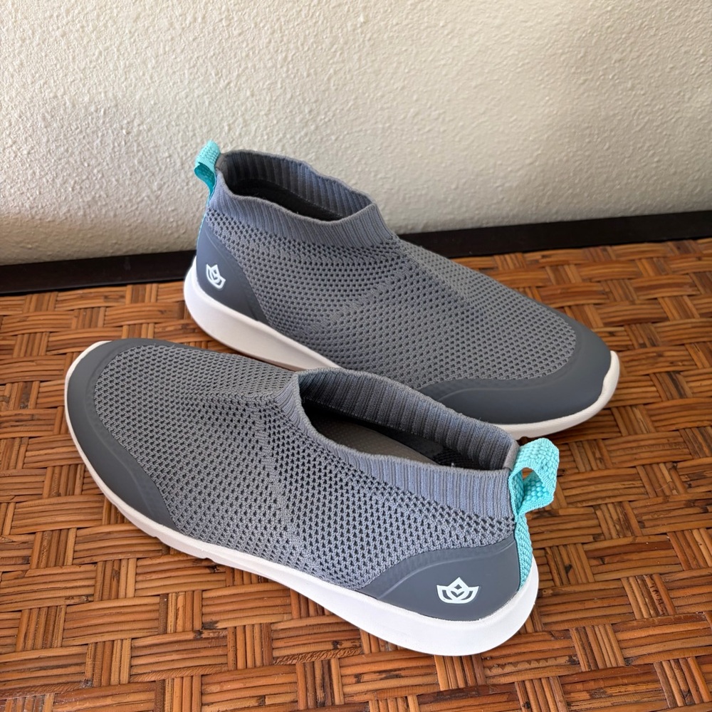 Spenco Women's Gray and Teal Slip-On Yoga‎ Shoes